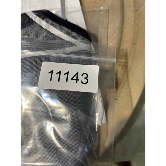 DKNY Sport Bra Womens Small Black Gray White Seamless Crop Top Logo Athletic Gym - Picture 6 of 6